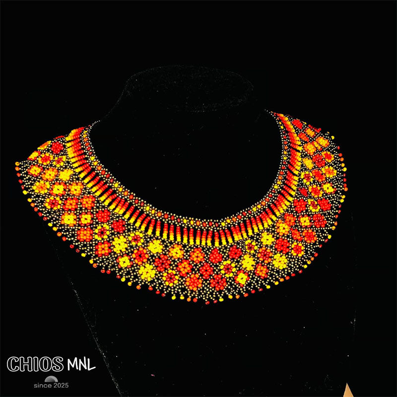 Collar naranja floreada